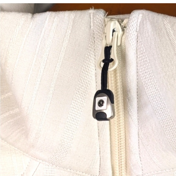 Lululemon Soft Shell Swing Jacket Coat in Off
White 3/4 Sleeves Size 4 - Picture 8 of 12